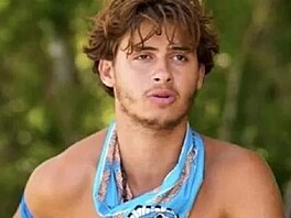 Stavros Floros v �ecké verzi reality show Survivor p�i�el o �ást nohy.