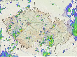 �HMÚ uvedl na sociální síti Facebook ve 14:00, �e se bou�ková situace vyvíjí...