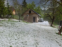 Velké nánosy krup v Byst�icích nad Pern�tejnem (11. kv�tna 2026)