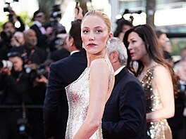 Americká here�ka Maika Monroe na zahájení filmového festivalu v Cannes (12....