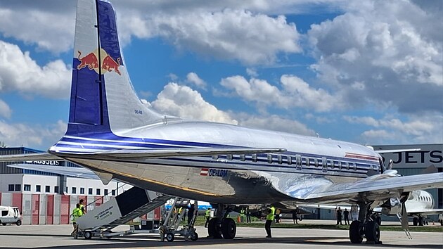 Letoun Douglas DC-6B na Leti�ti V�clava Havla v Praze