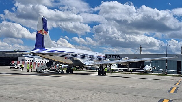 Letoun Douglas DC-6B na Leti�ti V�clava Havla v Praze