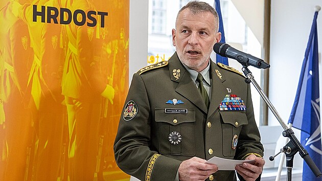 Poslanci projednají návrh na nového náčelníka generálního štábu Hlaváče