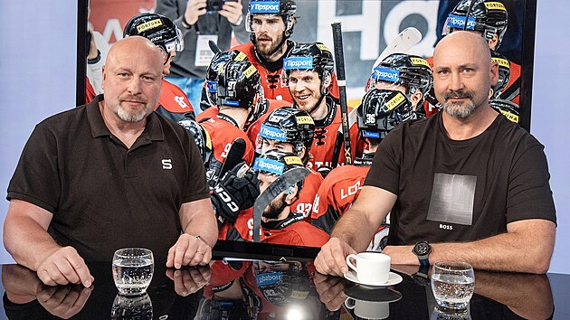 Hosty po�adu Rozst�el jsou Patrik Augusta, nový hlavní trenér HC Sparta Praha a...