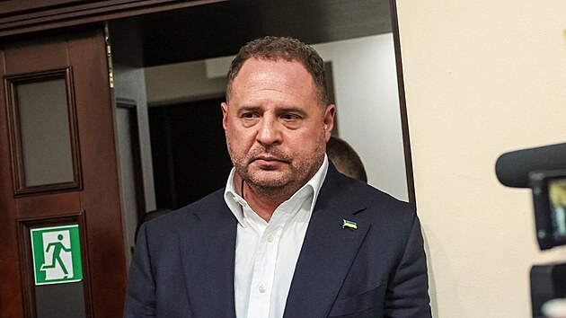 Jermak se vyplatil z vazby, sehnal desítky milionů na kauci