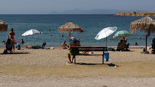 Pl� Glyfada je obl�ben�m �t�kem z rozp�len�ch At�n, z centra k n� cesta trv� jen 30 minut. (21. z��� 2025)