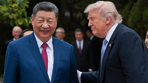 Americk� prezident Donald Trump se v Pekingu setkal se sv�m ��nsk�m prot�j�kem Si �in-pchingem. (15. kv�tna 2026)