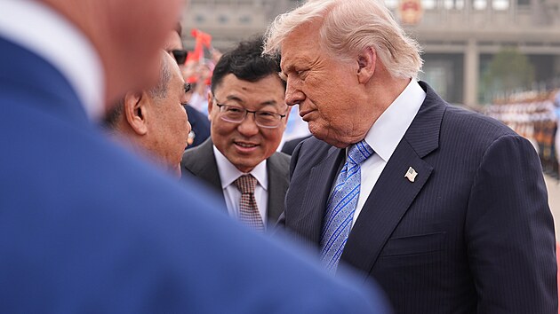 Americk� prezident Donald Trump se v Pekingu setkal se sv�m ��nsk�m prot�j�kem Si �in-pchingem. (15. kv�tna 2026)
