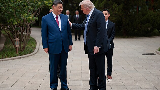 Americk� prezident Donald Trump se v Pekingu setkal se sv�m ��nsk�m prot�j�kem Si �in-pchingem. (15. kv�tna 2026)