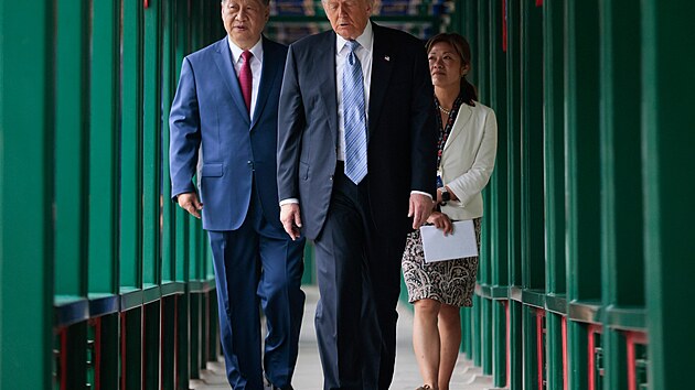 Americk� prezident Donald Trump se v Pekingu setkal se sv�m ��nsk�m prot�j�kem Si �in-pchingem. (15. kv�tna 2026)