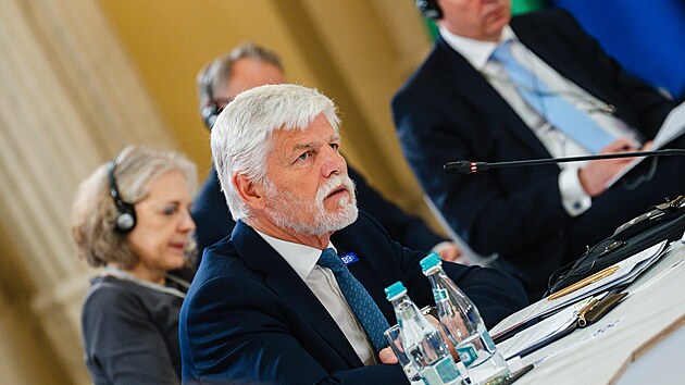 Petr Pavel se ve st�edu v Rumunsku zú�astnil summitu B9. Vedle lídr� �lenských...