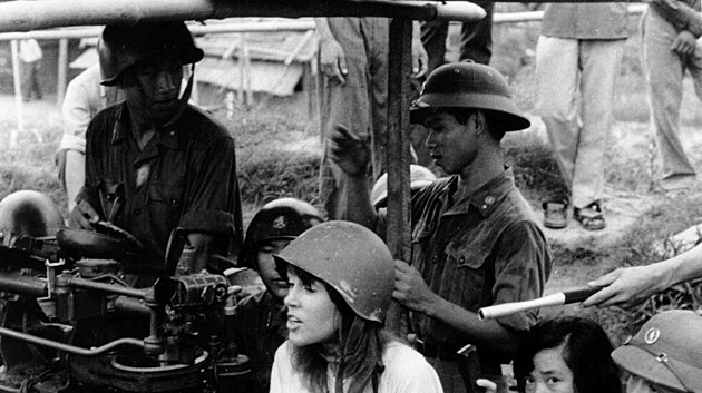 Kéž by jí vyřízli jazyk... Nešťastná fotka z Vietnamu pronásleduje Fondovou dodnes
