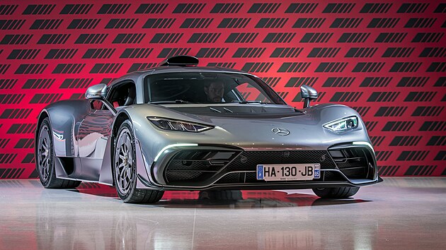 Mercedes-Benz Studio Prague � n�voz expon�t� pro v�stavu na t�ma AMG & Motorsport.