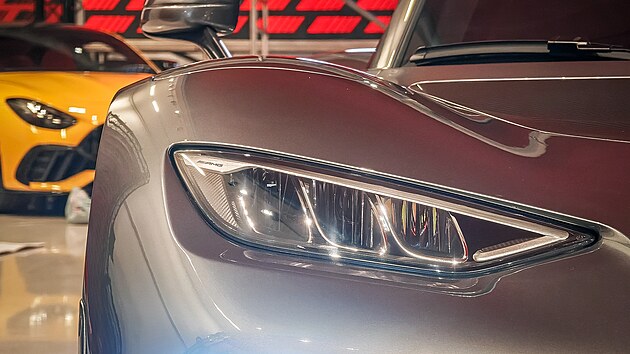 Mercedes-Benz Studio Prague � n�voz expon�t� pro v�stavu na t�ma AMG & Motorsport.
