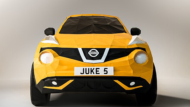 P�t� narozeniny modelu Juke oslavil v roce 2015 Nissan origami sochou. Britsk� um�lec Owen Gildersleeve str�vil 200 hodin skl�d�n�m 2 000 kus� pap�ru. 