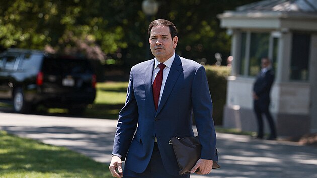 Americk� ministr zahrani�� Marco Rubio opou�t� B�l� d�m a vyd�v� se na cestu do ��ny. (12. kv�tna 2026)