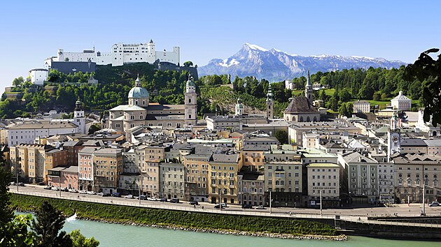 Pevnost Hohensalzburg pat�� k nejv�t��m dochovan�m hradn�m komplex�m ve st�edn� Evrop� a ty�� se nad historick�m centrem Salcburku.