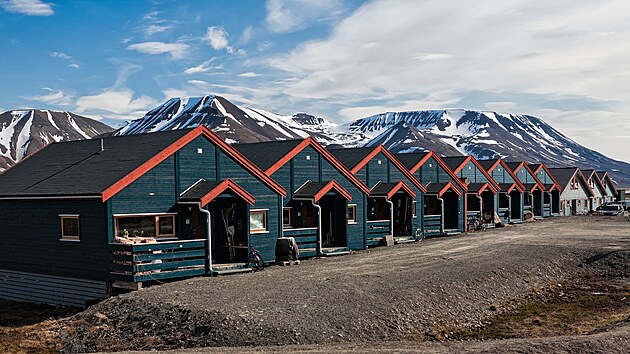 V arktick�m m�ste�ku Longyearbyen na norsk�m souostrov� Svalbard plat� jedno z nejpodivn�j��ch pravidel sv�ta � lid� tam nesm�j� zem��t ani b�t poh�beni.