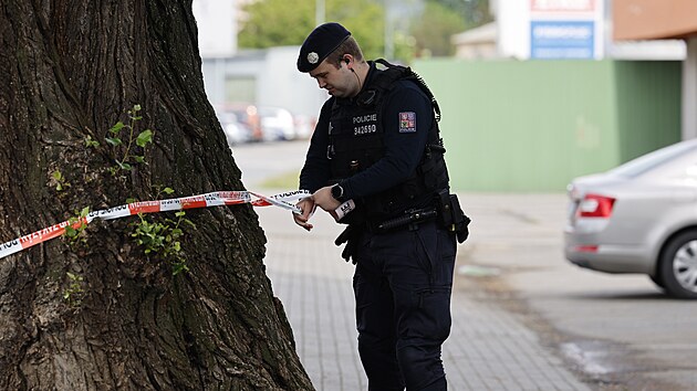 Kv�li praskl�mu ramenu je��bu v Brn� v ulici Voda�sk� uzav�ely policejn� hl�dky...