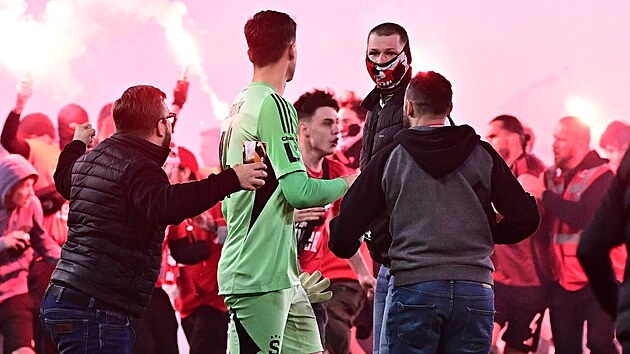 Ministr Šťastný nemohl po derby usnout, chce se šéfem FAČR mluvit o bezpečnosti