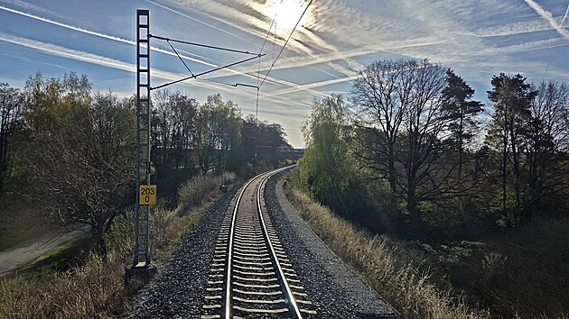Tra� byla elektrifikov�na pom�rn� ned�vno, v roce 2009.