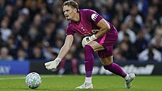Antonín Kinský v brance Tottenhamu p�i utkání na h�i�ti Chelsea.