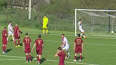 Kuriózní gól ve �tvrtfinálovém zápase Real Sireti a Oguz v moldavské lize