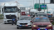Nehoda dodávky a kamionu uzav�ela Pra�ský okuh u Vestce. (19. kv�tna 2026)