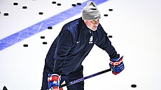 Radim Rulík na tréninku �eské hokejové reprezentace ve Fribourgu.