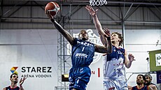 Al-Amir Dawes z D��ína zakon�uje v sedmém �tvrtfinále Maxa NBL p�es Adama...