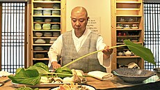 Jihokorejská mni�ka Jeong Kwan spojuje va�ení s buddhismem a své um�ní...