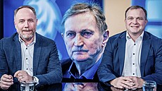 Hosty po�adu Rozst�el jsou (zleva) prezident APK Jan T�ma, �editel hokejové...