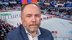 Hosty po�adu Rozst�el jsou (zleva) prezident APK Jan T�ma, �editel hokejové...