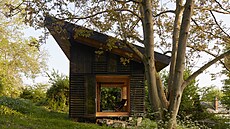 Jmenuje se La Petite Maison a názvem nep�ehání. Je to opravdu Malý d�m,...