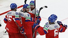 �e�tí hokejisté slaví triumf nad �védskem.