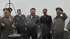 Severokorejský v�dce Kim �ong-un nav�tívil torpédoborec �che Hjon u západního...