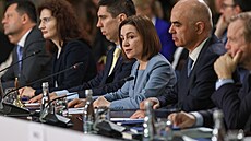 V Moldavsku se 34 �lenských stát� Rady Evropy, Evropská unie, Austrálie a...