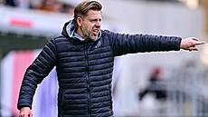 Královéhradecký trenér Horej� p�i zápasu s Libercem.