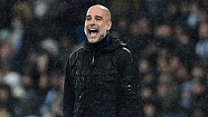 Trenér Manchesteru City Guardiola b�hem zápasu s Crystal Palace.