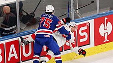 Connor Clifton srá�í k zemi �výcara Piuse Sutera.