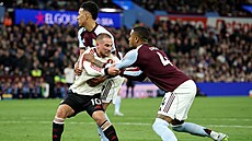Fotbalisté Aston Villy a Liverpoolu si nic nedarovali.