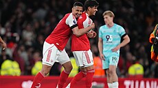 Hrá�i Arsenalu slaví d�le�itou výhru proti Burnley.