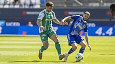 Vojt�ch Smr� z Bohemians (vlevo) a olomoucký Danijel �turm