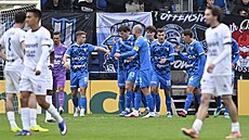 Fotbalisté Mladé Boleslavi se b�hem utkání proti Slovácku radují z gólu Josefa...