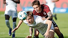 Spar�anský obránce Oliver Sonne a Filip �patenka z Liberce