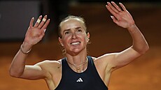 Elina Svitolinová se raduje z vít�zství na turnaji v �ím�.