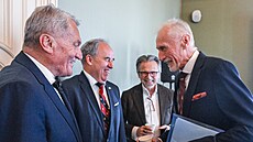 Bývalý premiér Mirek Topolánek získal Výro�ní cenu Liberálního institutu a stal...