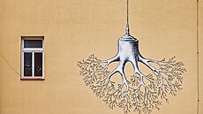 Na fasád� vedlej�ího domu vznikl k p�íle�itosti piety mural art od um�lce TIMO.