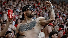 Fanou�ci Slavie vtrhli na h�i�t� p�ed koncem zápasu. (9. kv�tna 2026)