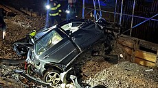 Na dálnici D4 u Staré Huti na P�íbramsku v noci havarovalo auto, �idi�...
